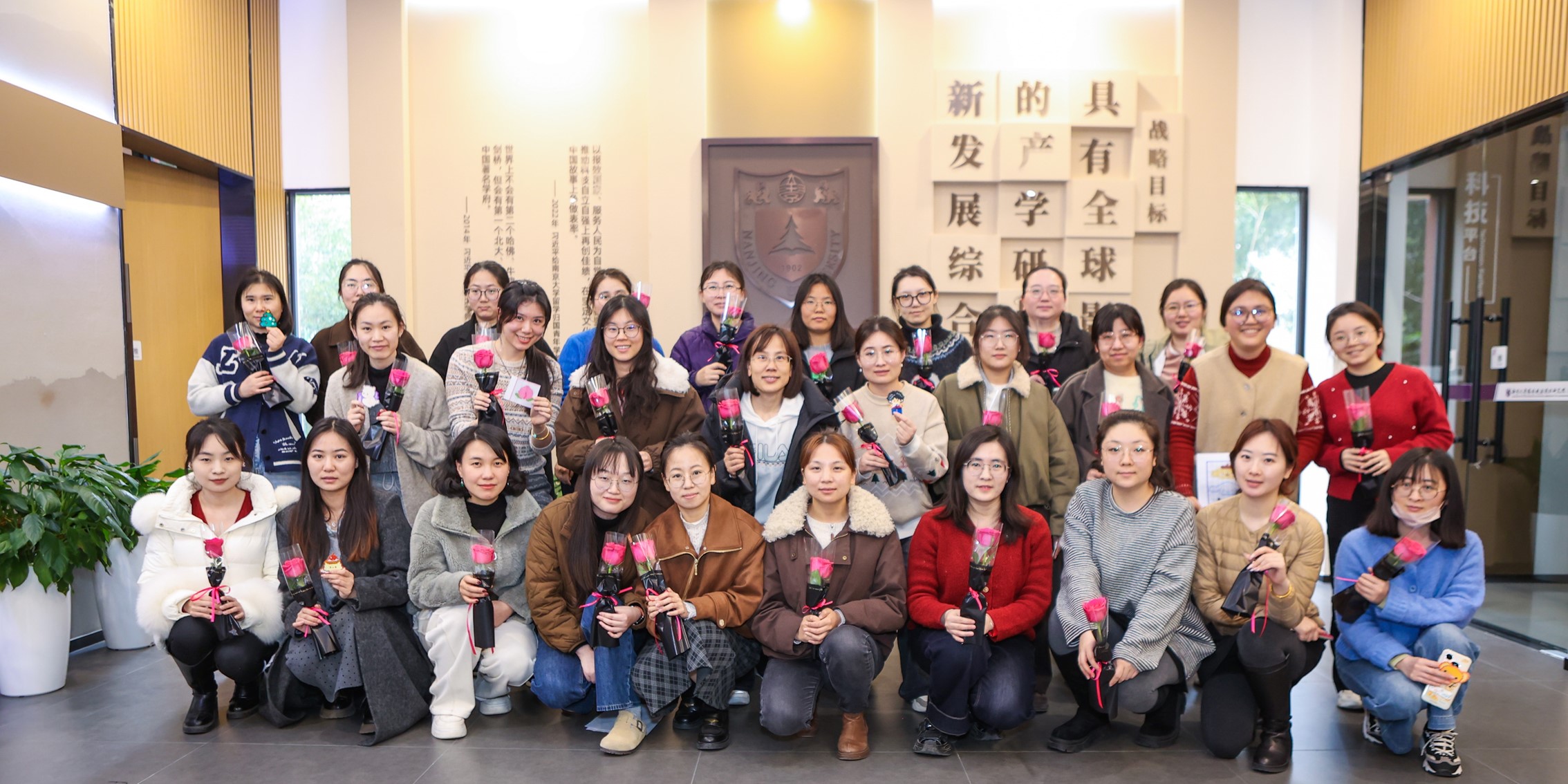 “豆”趣时光，指尖生花——南大环规院举办“三八”妇女节拼豆手作沙龙活动